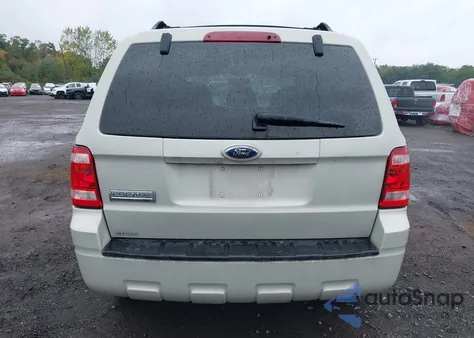 2008 Ford Escape Xlt z USA, uszkodzony, nr VIN 1FMCU031X8KA90338